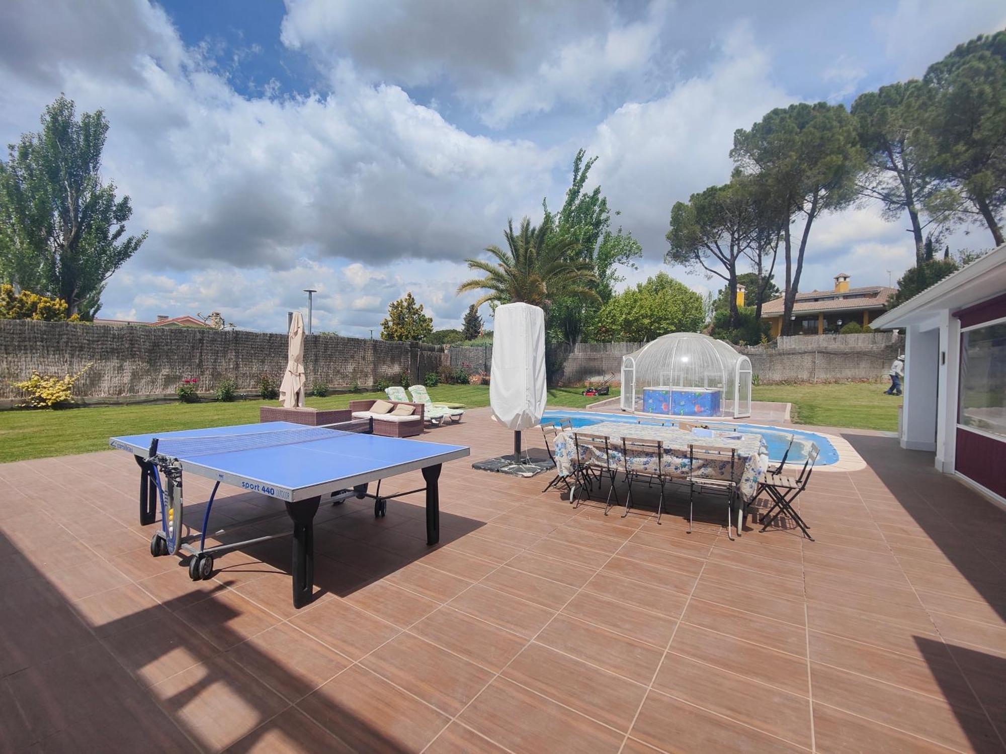 Chalet Con Piscina Y Jacuzzi En Madrid Alquila Habitaciones Algete Exterior photo