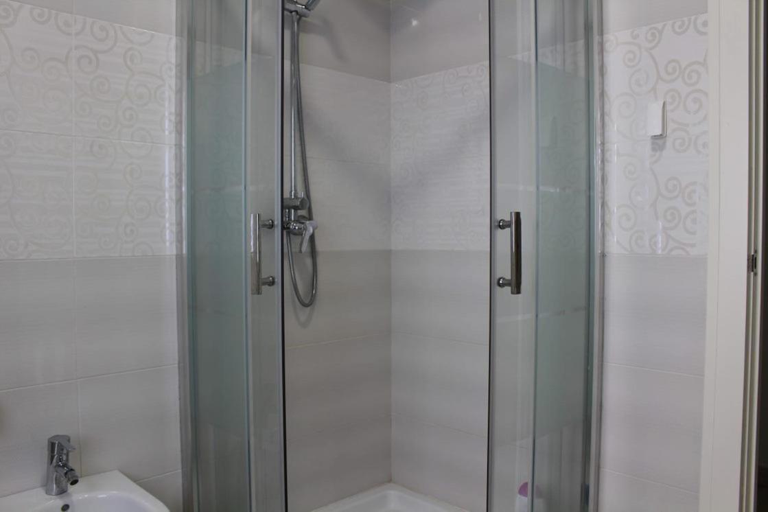 Chalet Con Piscina Y Jacuzzi En Madrid Alquila Habitaciones Algete Exterior photo